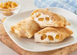 Млинці з сиром та родзинками